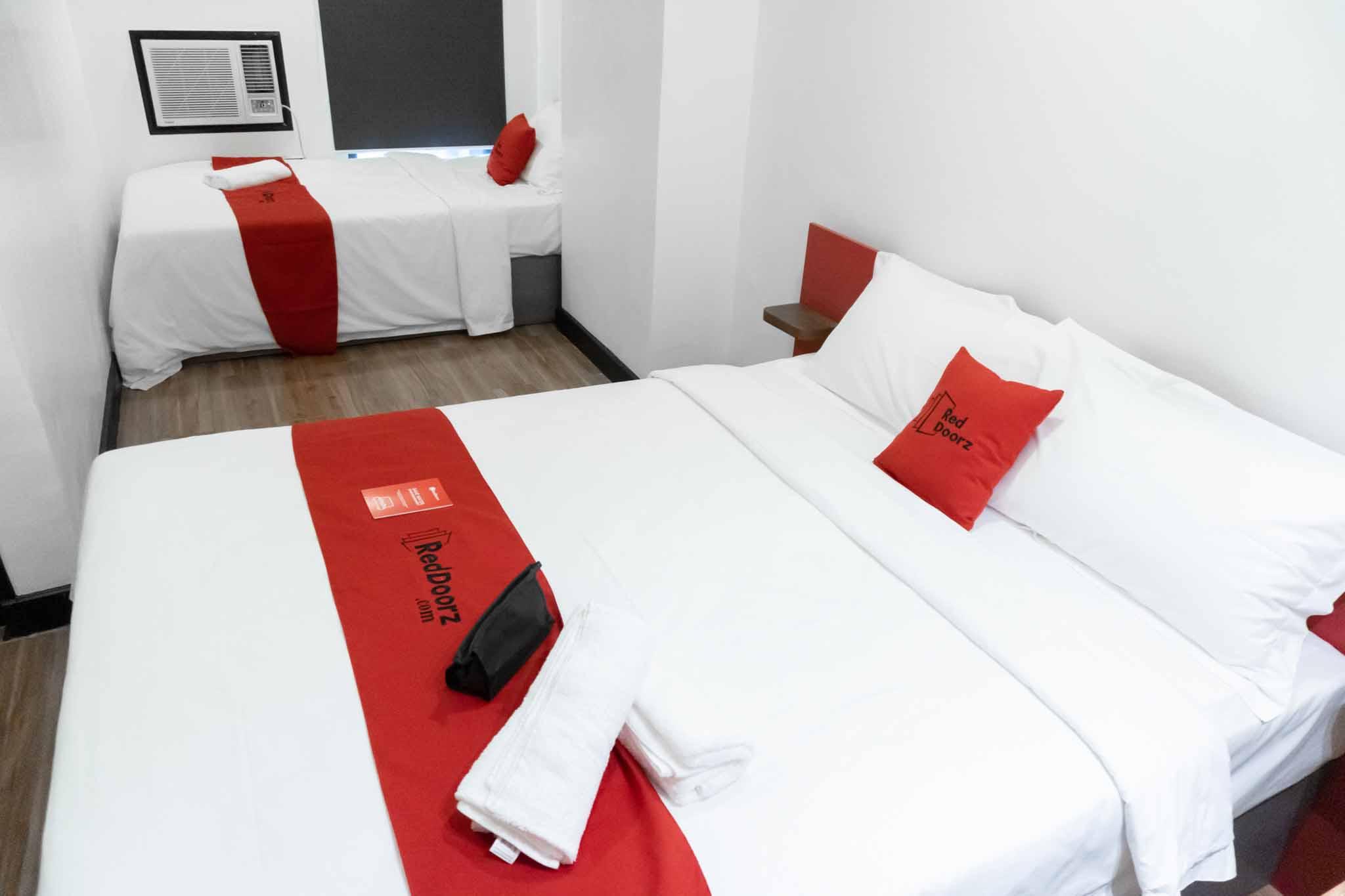 Reddoorz Plus At Mm Hotel Las Pinas Former Reddoorz Plus Near Bamboo Organ Exterior foto