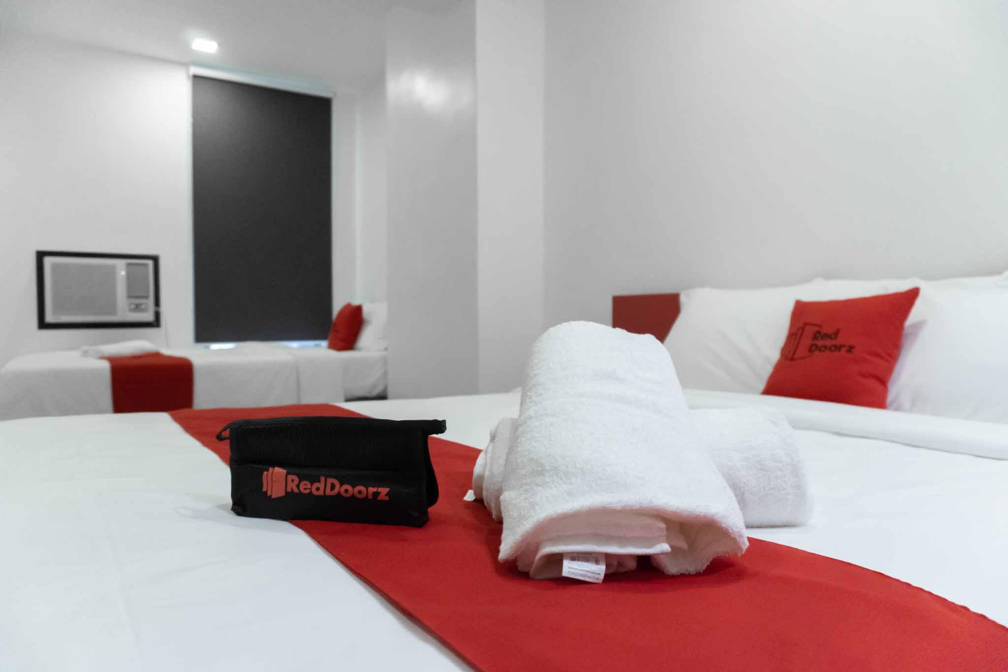 Reddoorz Plus At Mm Hotel Las Pinas Former Reddoorz Plus Near Bamboo Organ Exterior foto