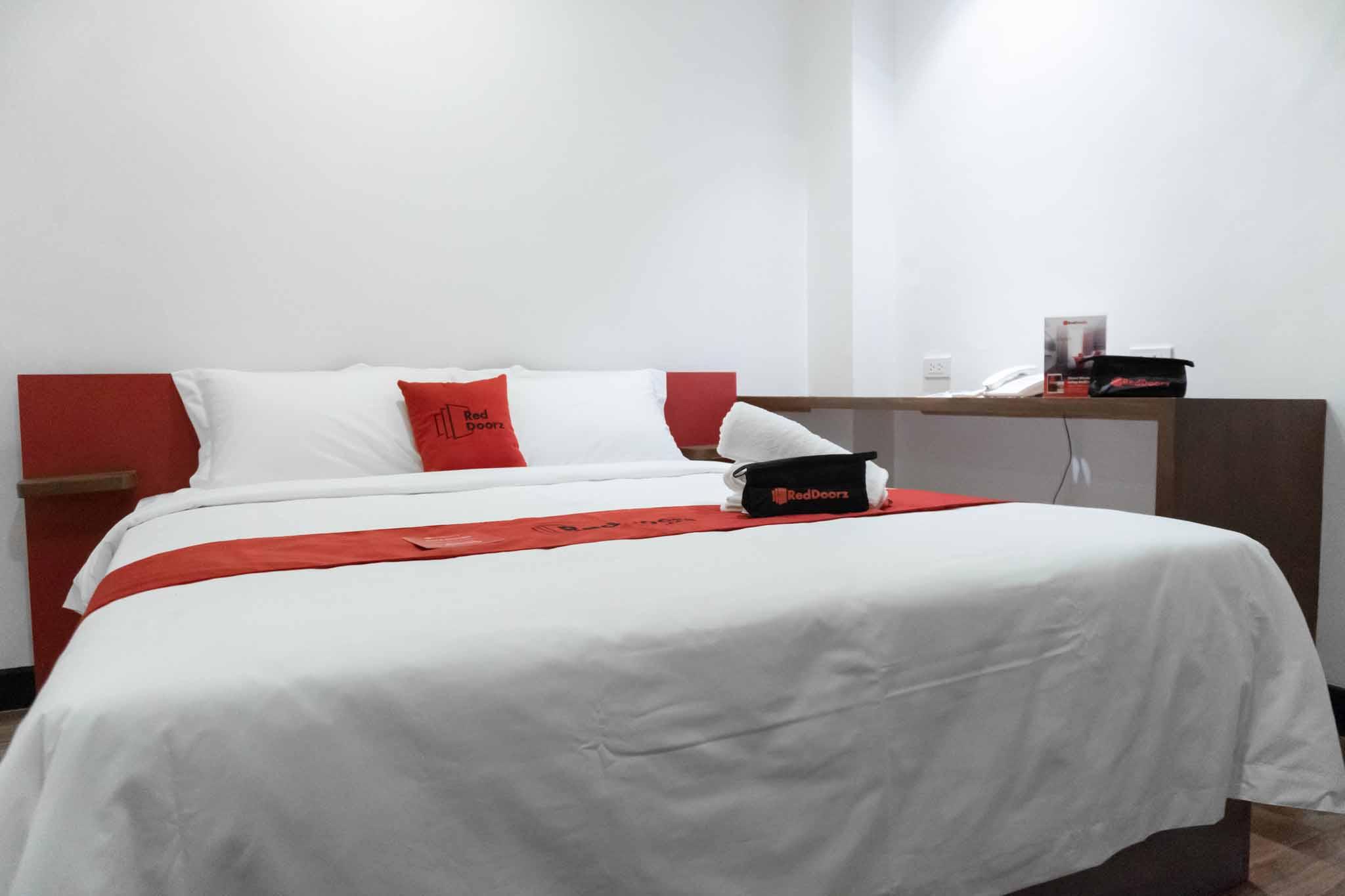 Reddoorz Plus At Mm Hotel Las Pinas Former Reddoorz Plus Near Bamboo Organ Exterior foto
