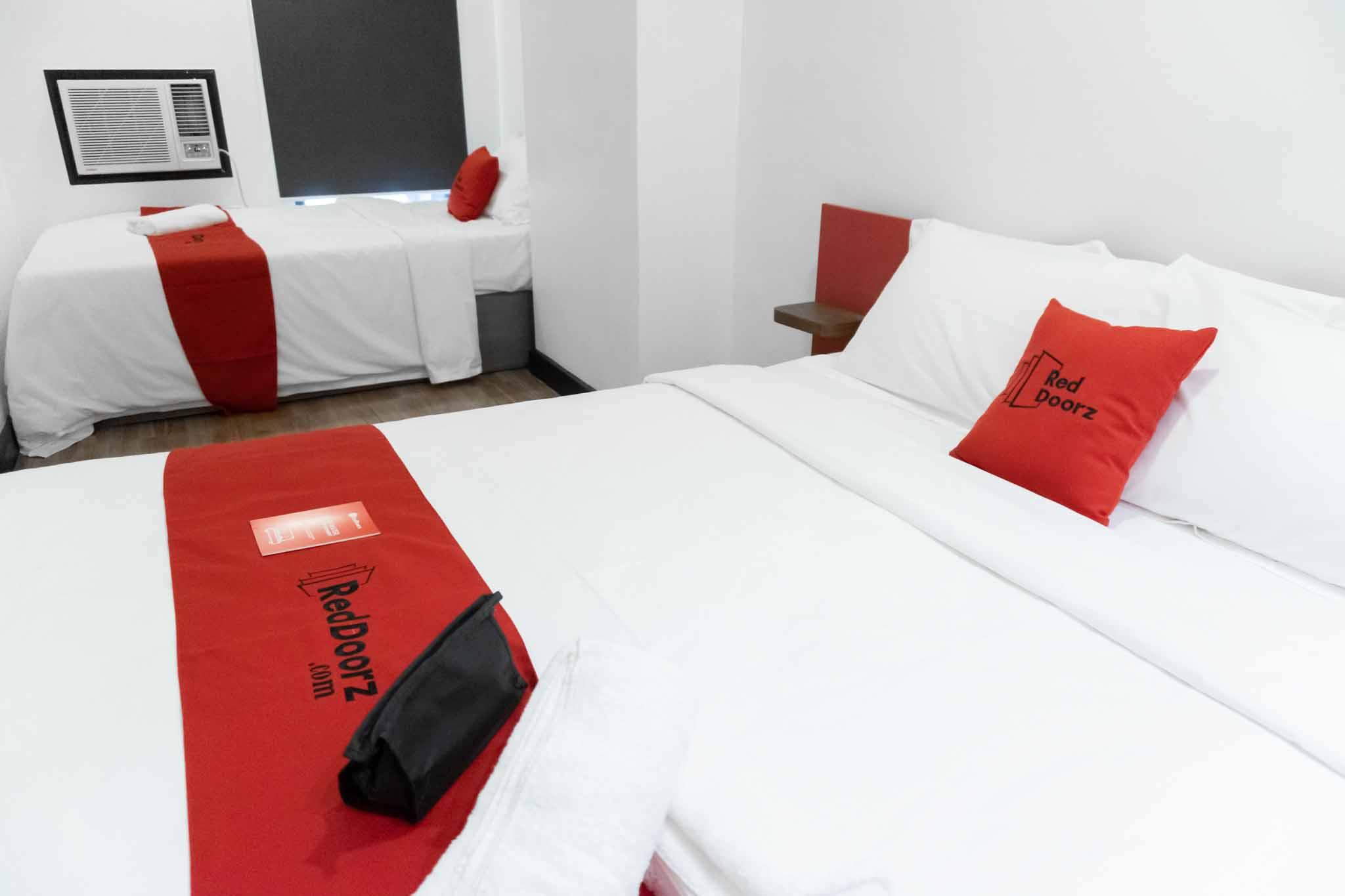 Reddoorz Plus At Mm Hotel Las Pinas Former Reddoorz Plus Near Bamboo Organ Exterior foto