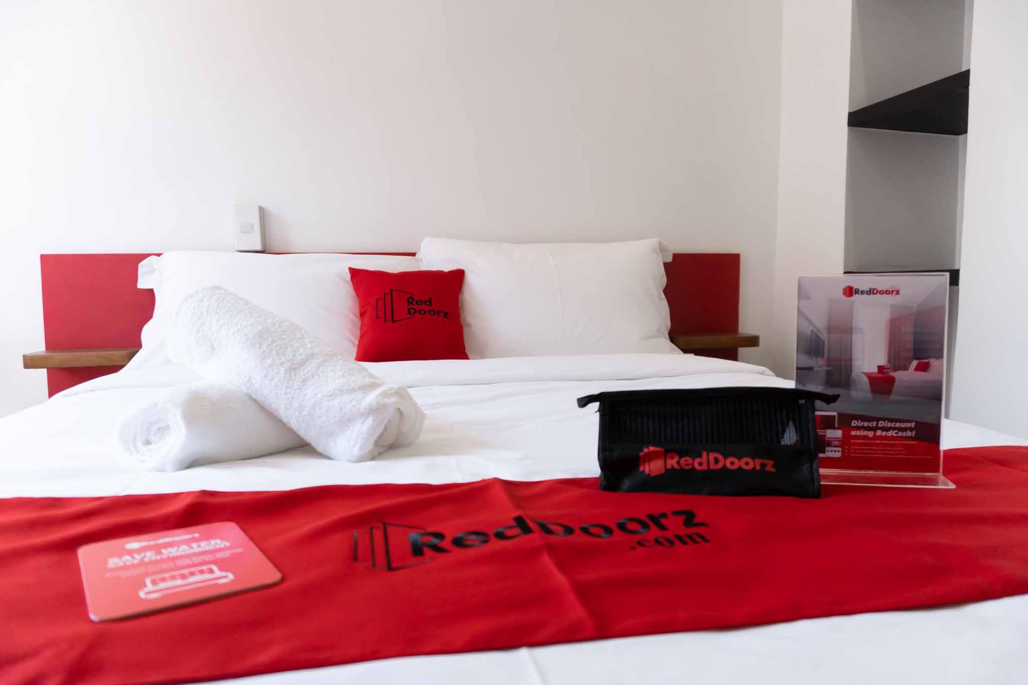 Reddoorz Plus At Mm Hotel Las Pinas Former Reddoorz Plus Near Bamboo Organ Exterior foto