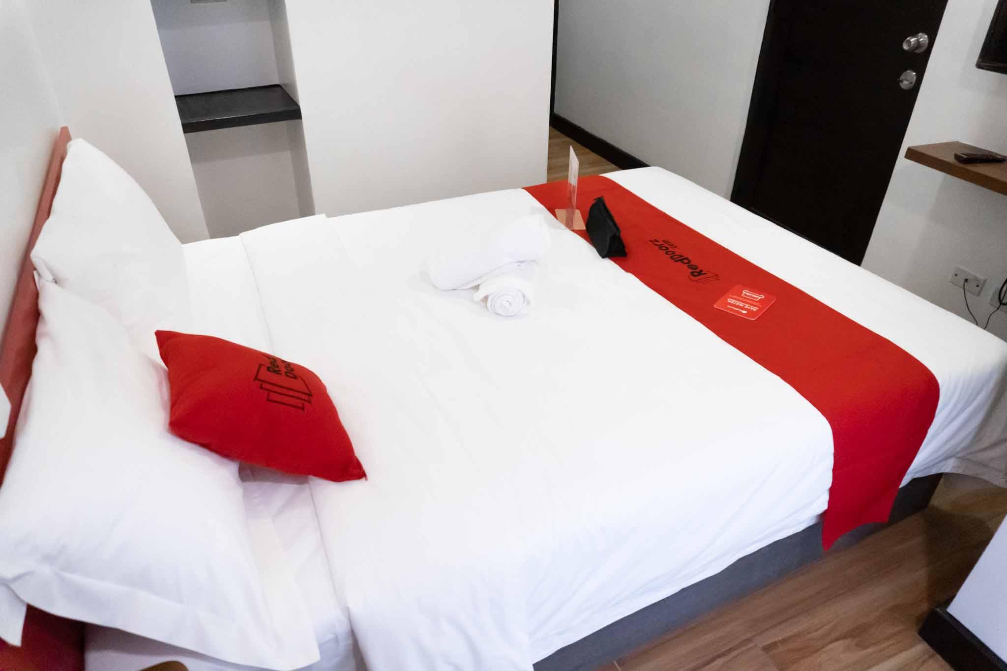 Reddoorz Plus At Mm Hotel Las Pinas Former Reddoorz Plus Near Bamboo Organ Exterior foto