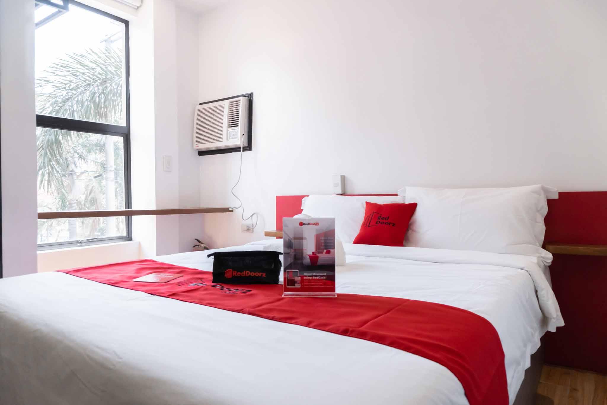 Reddoorz Plus At Mm Hotel Las Pinas Former Reddoorz Plus Near Bamboo Organ Exterior foto