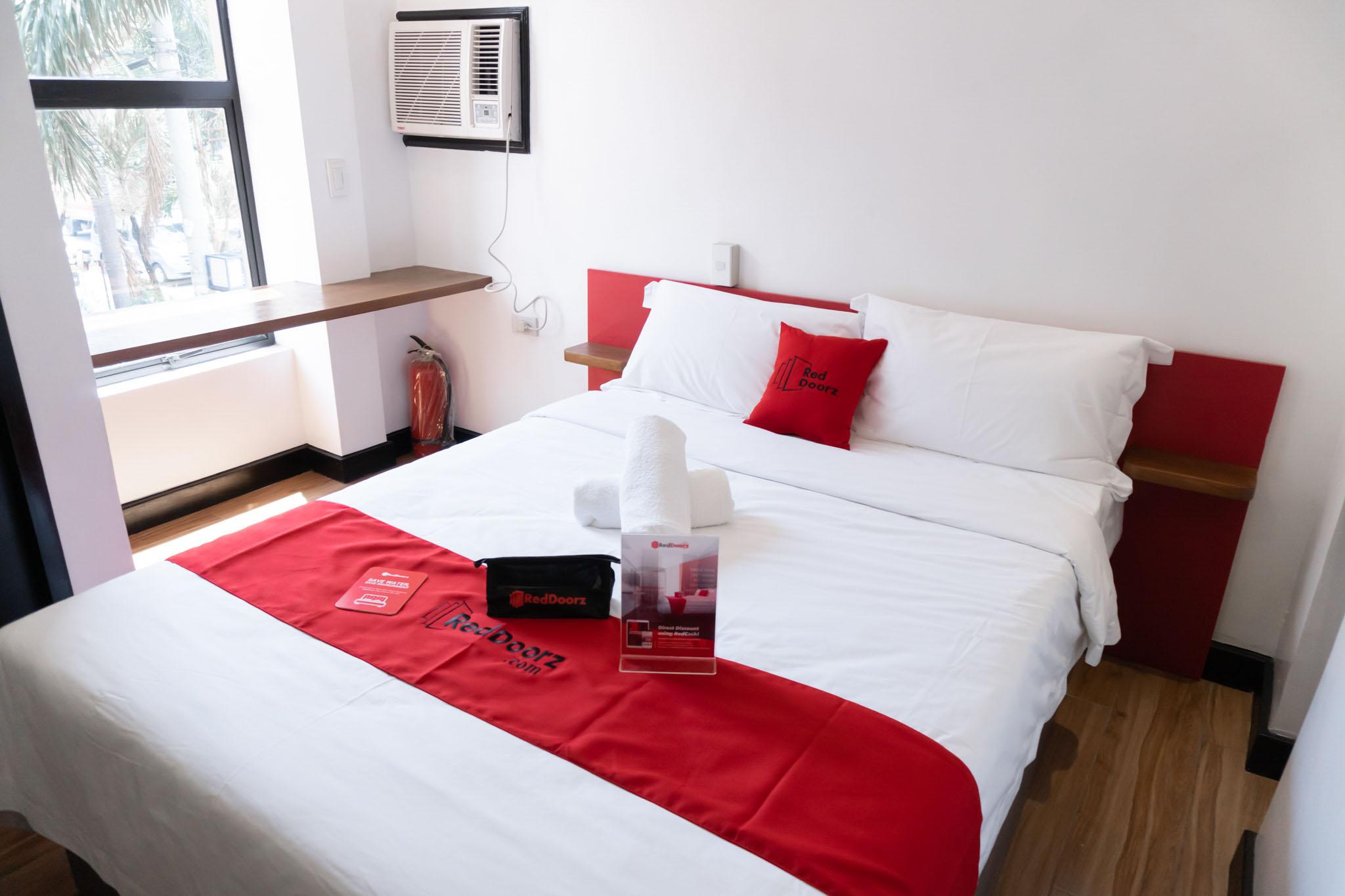 Reddoorz Plus At Mm Hotel Las Pinas Former Reddoorz Plus Near Bamboo Organ Exterior foto