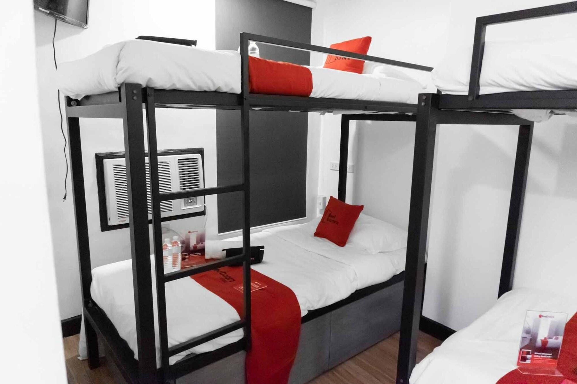 Reddoorz Plus At Mm Hotel Las Pinas Former Reddoorz Plus Near Bamboo Organ Exterior foto