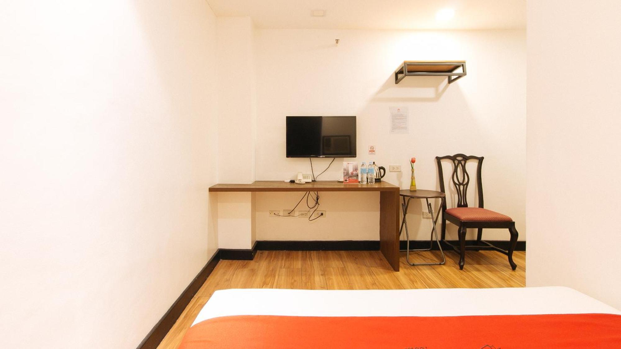 Reddoorz Plus At Mm Hotel Las Pinas Former Reddoorz Plus Near Bamboo Organ Exterior foto