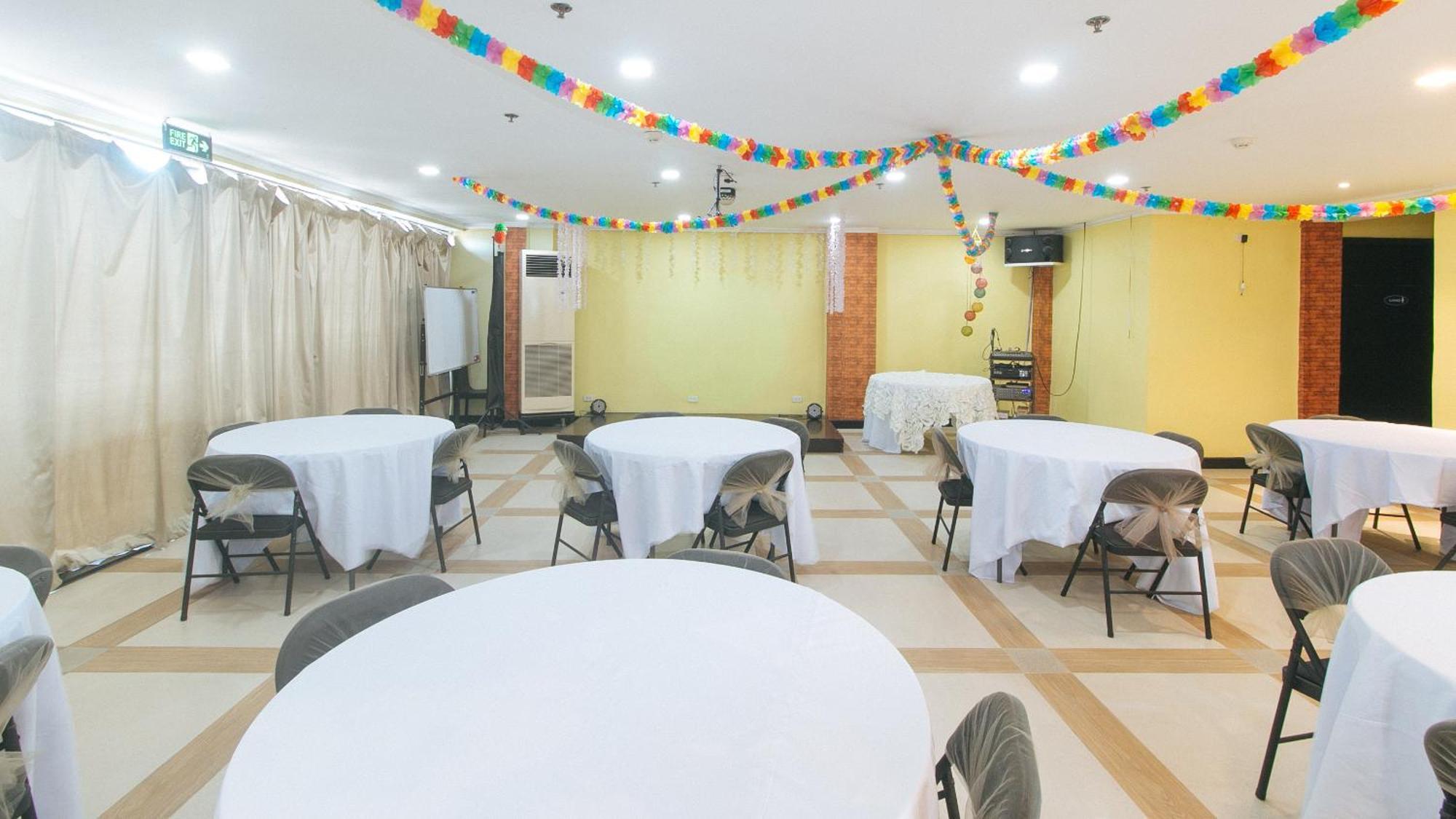 Reddoorz Plus At Mm Hotel Las Pinas Former Reddoorz Plus Near Bamboo Organ Exterior foto