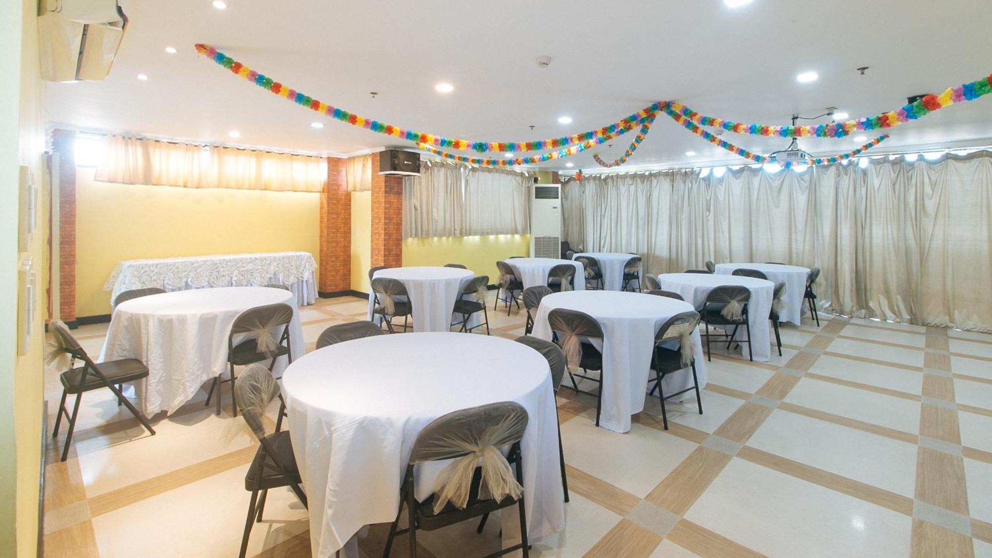 Reddoorz Plus At Mm Hotel Las Pinas Former Reddoorz Plus Near Bamboo Organ Exterior foto