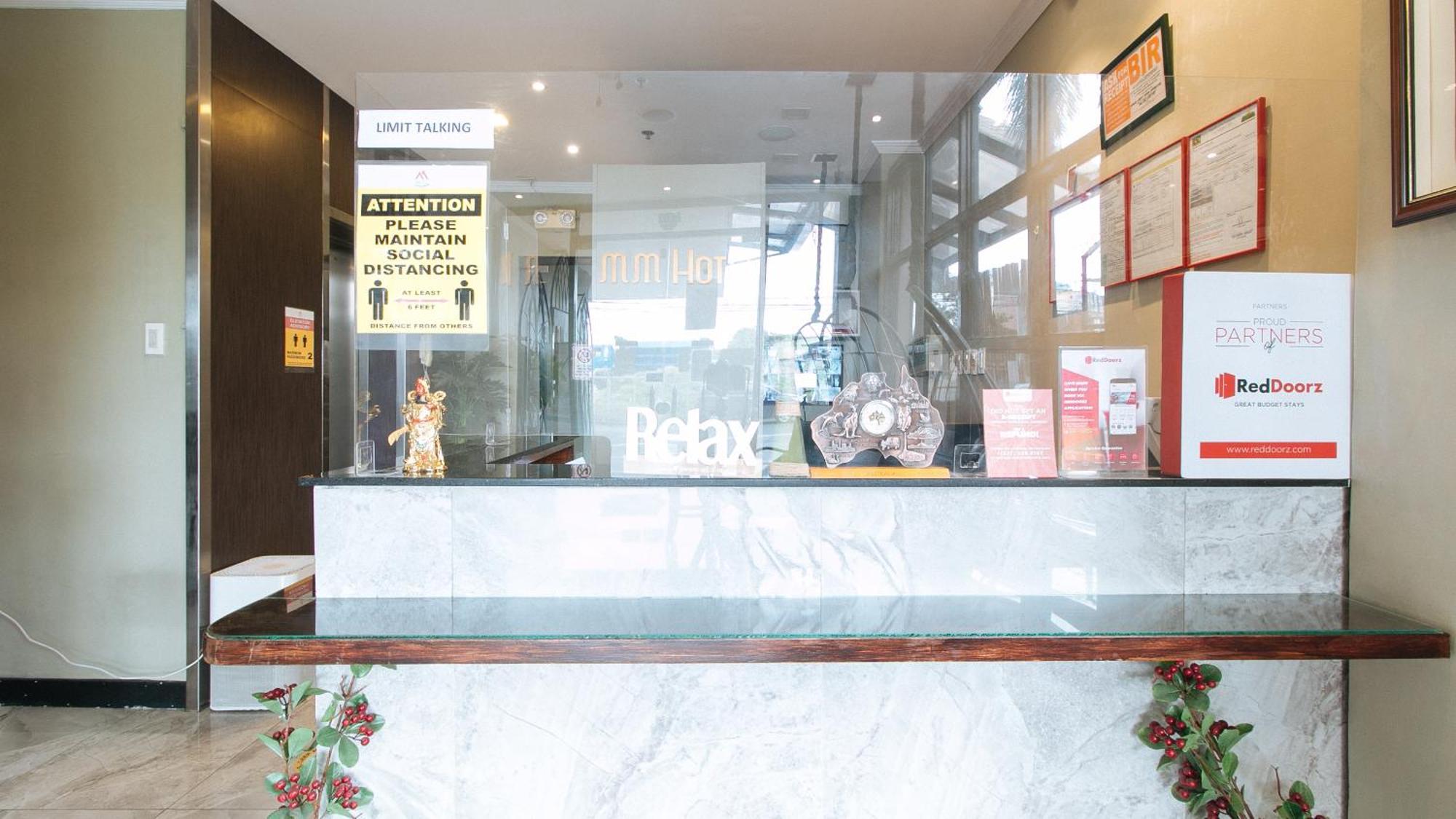 Reddoorz Plus At Mm Hotel Las Pinas Former Reddoorz Plus Near Bamboo Organ Exterior foto